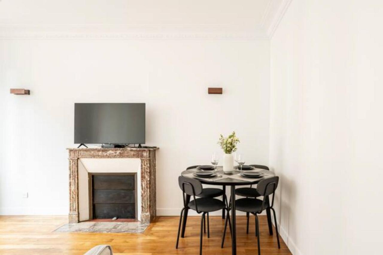 The Square, Paris-Asnieres, Private Apartment With Bedroom And Living Room Exteriér fotografie